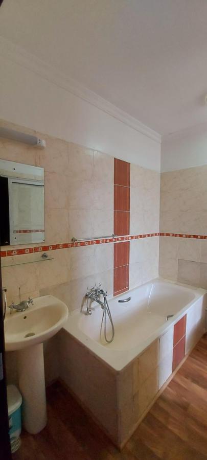 Pleasant Nest Homestay Near Jkia Airport And Sgr Station ナイロビ エクステリア 写真
